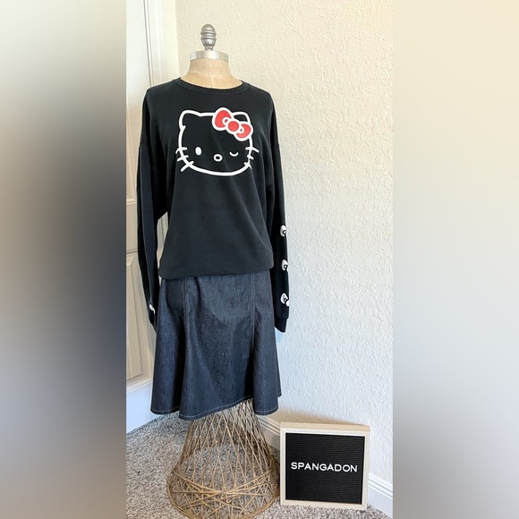 Hello Kitty Sanrio Women’s Sweatshirt Size L-Runs Large - Picture 5 of 10